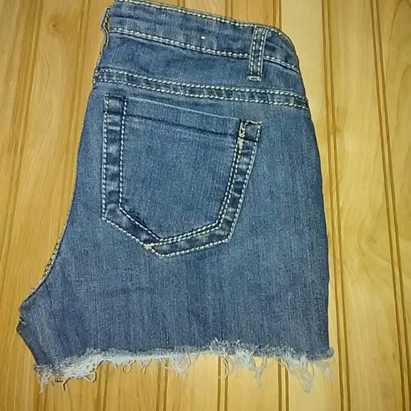 Rue 21 - Picture 2 of 2